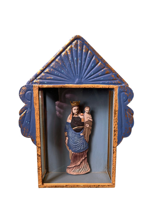 Sacra famiglia nella teca azzurra