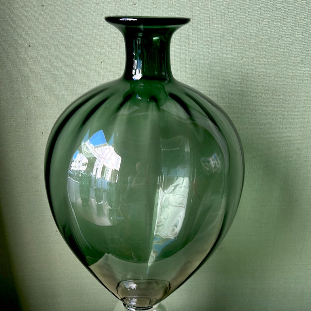 Vase amphore pied vert