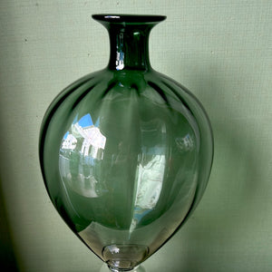 Vaso anfora con piede verde