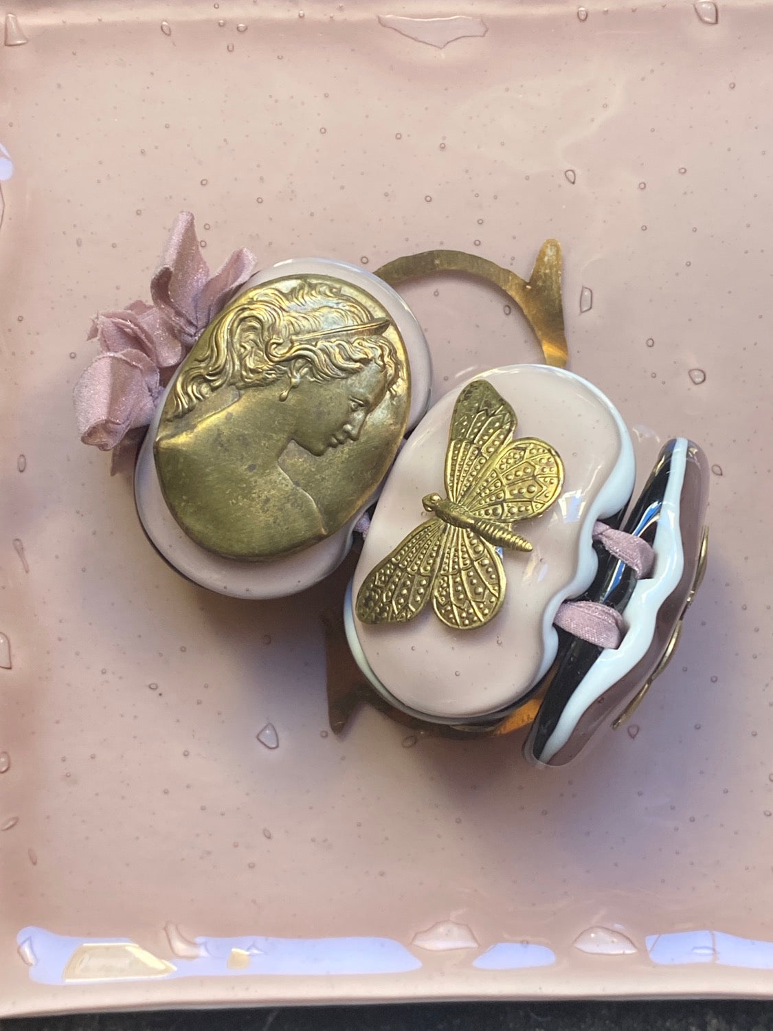 Bracelet en verre fondu avec 5 plaques ovales avec breloques Daniela Poletti, sur commande