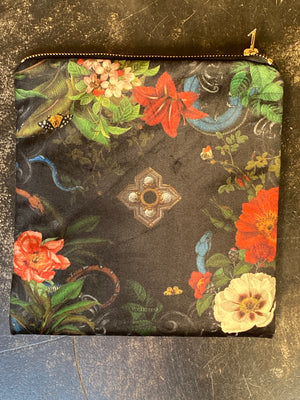 Tourmente velvet cosmetic bag