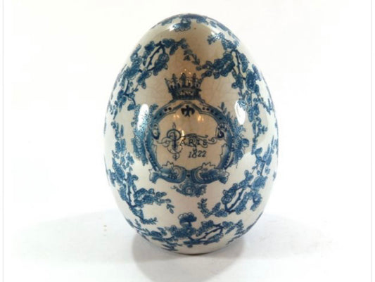 Gros œuf à décor bleu