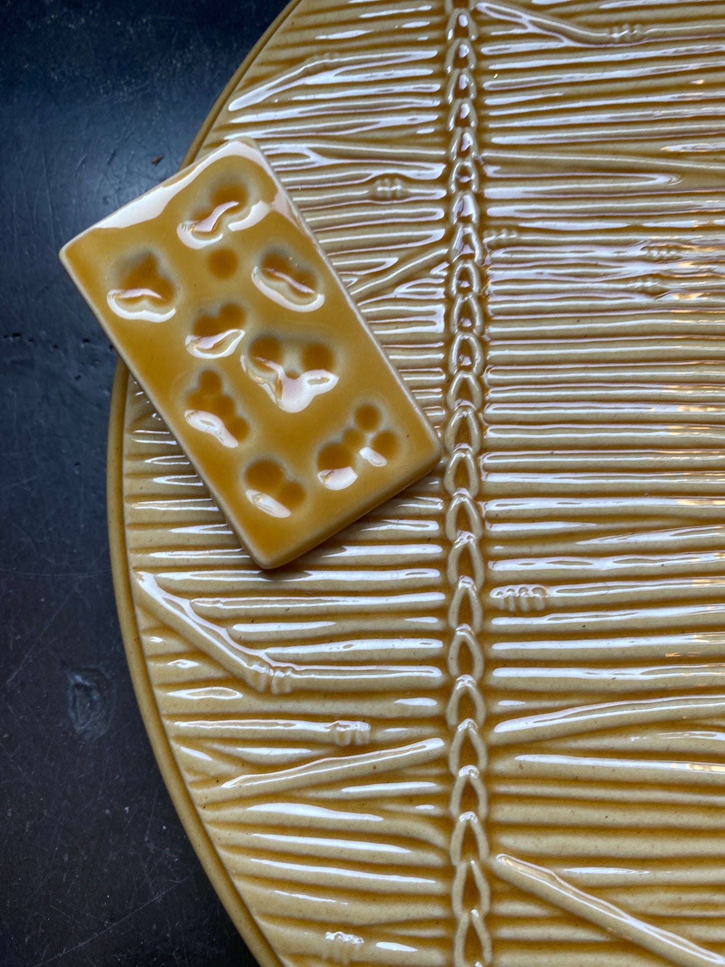 Bordallo Pinhero ceramic cheese plate