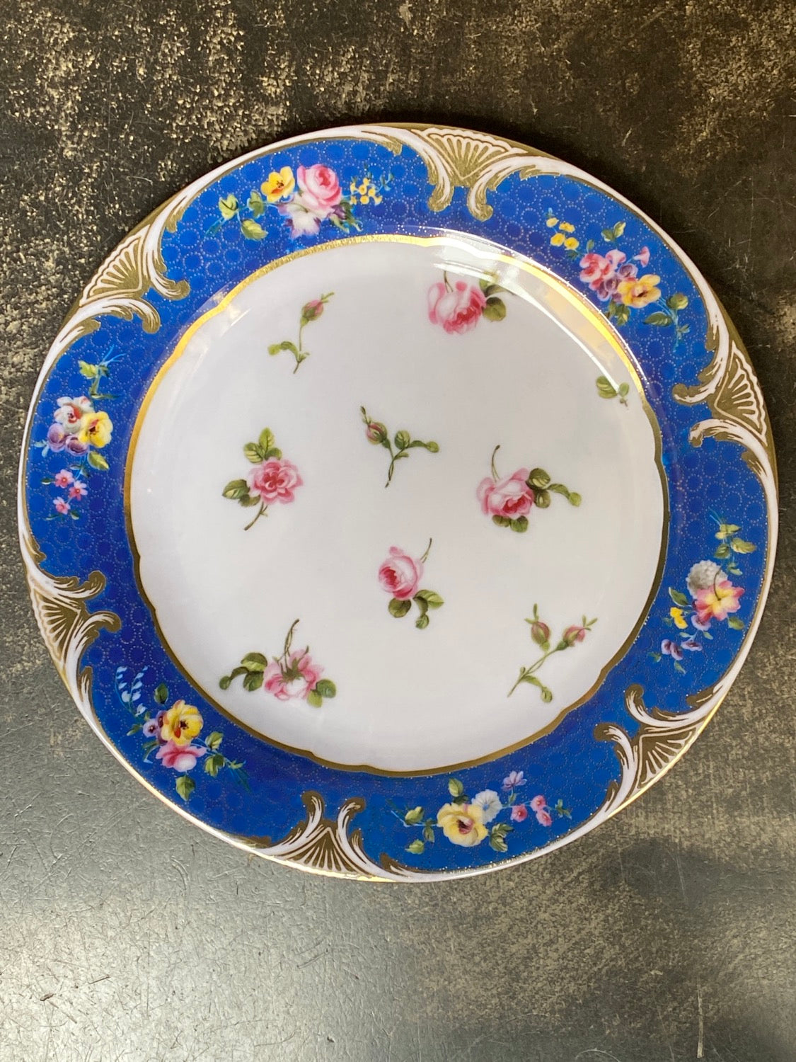 Assiette en fer blanc de la Collection Royale