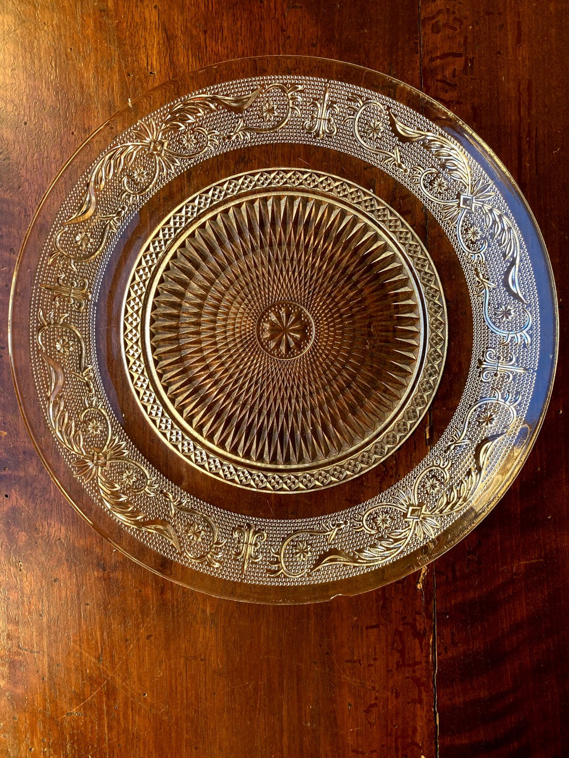 Decorated glass plate