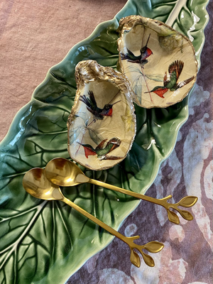 Salt and pepper shells with teaspoons