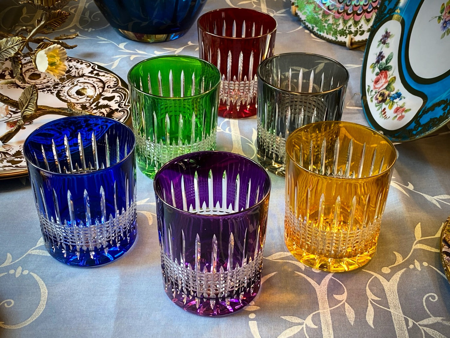 Suite de six verres bas en cristal de Bohême