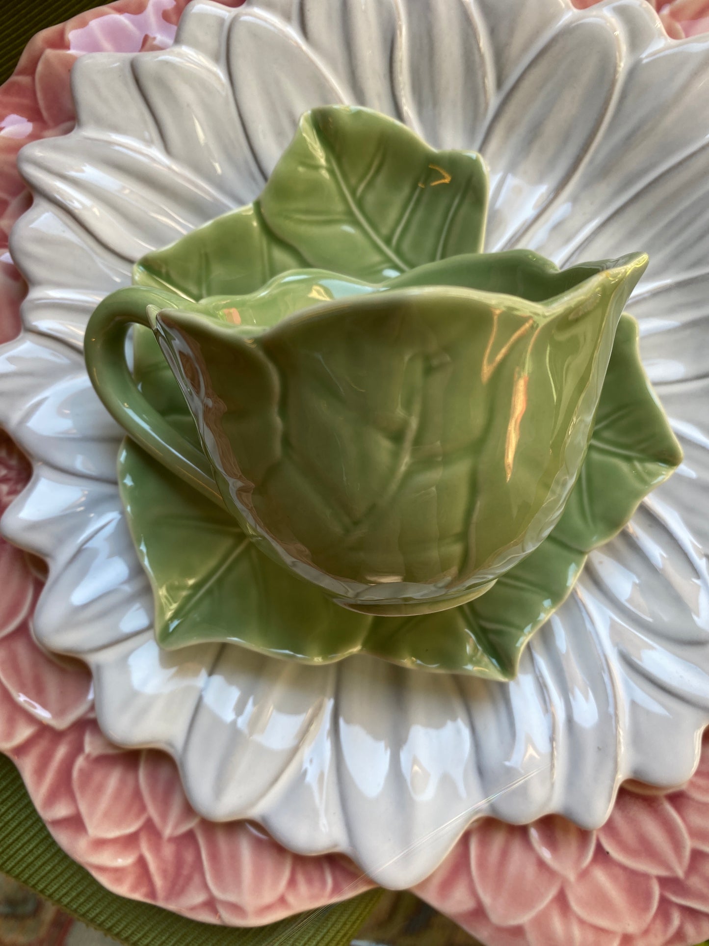 Green leaf coffee cup with saucer