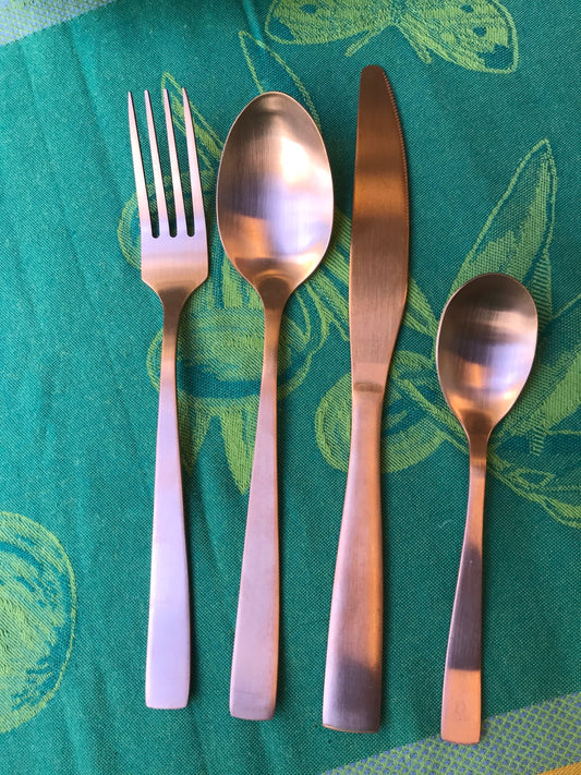 Rose gold cutlery set for 4 people