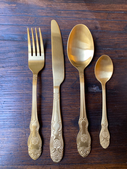 Gold cutlery set for one person
