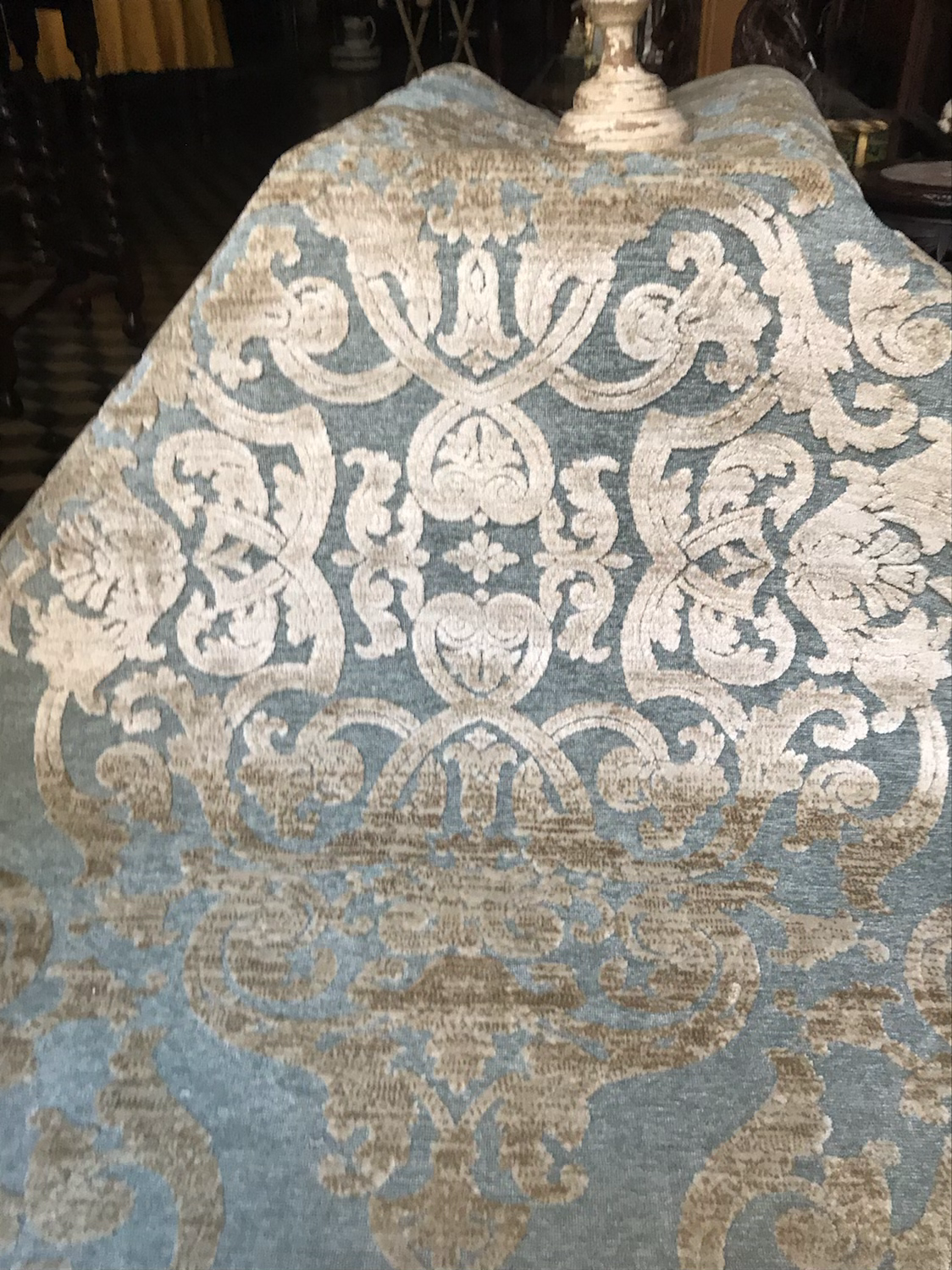 Light blue damask carpet 170 x 117