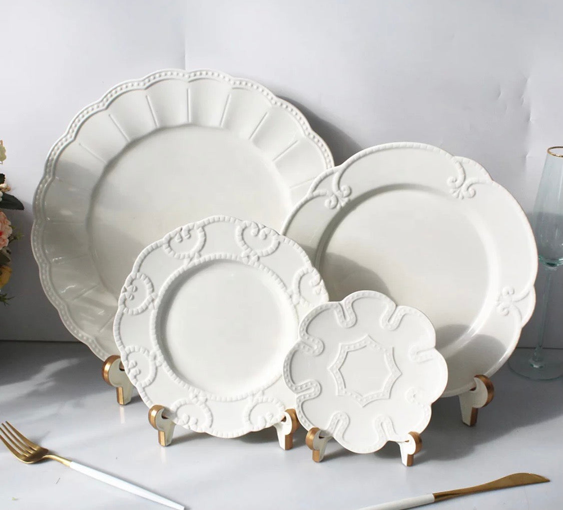Assiette à dîner brodée
