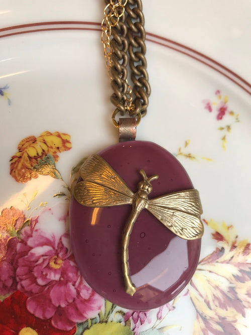 Collana con ciondolo in vetrofuso  di Murano prugna Daniela Poletti ordinabile