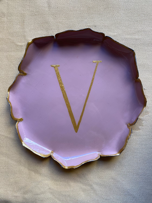 Bread plate letter V
