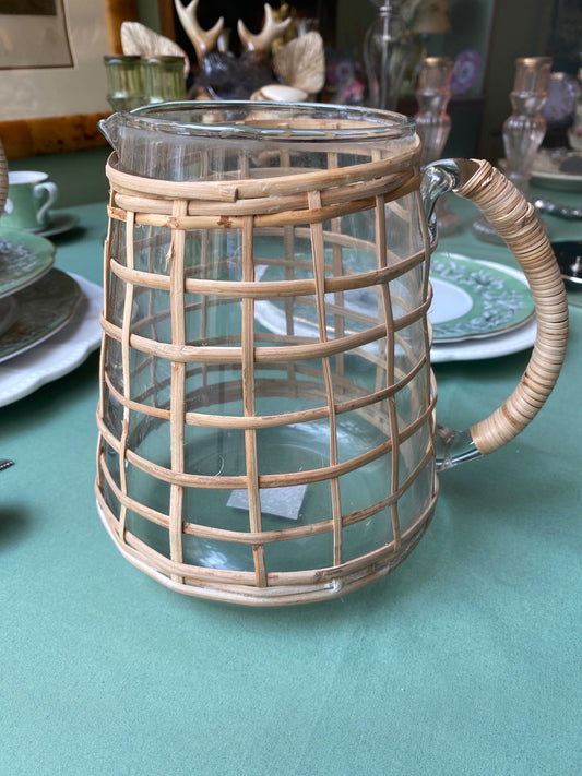 Water jug ​​with raffia