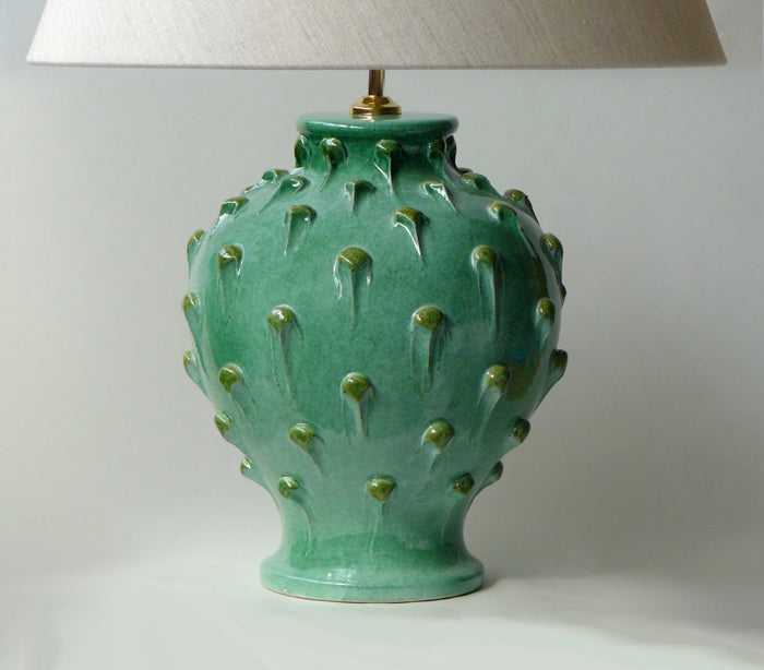 Lampe pied en pomme de pin pressée