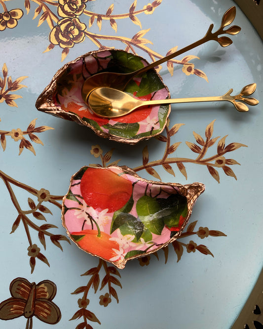 Salt and pepper shells with teaspoons