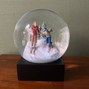 Coolsnowglobe snowball skiers