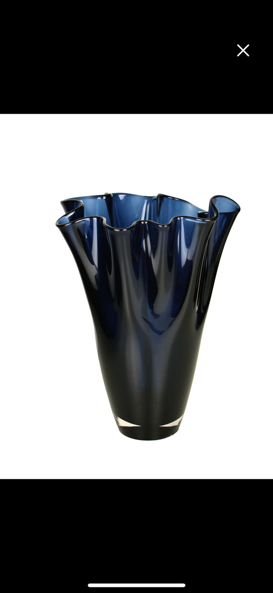 Vase mouchoir en verre bleu foncé