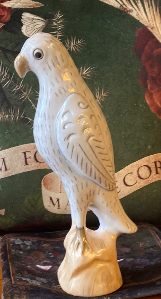Perroquet en céramique blanche