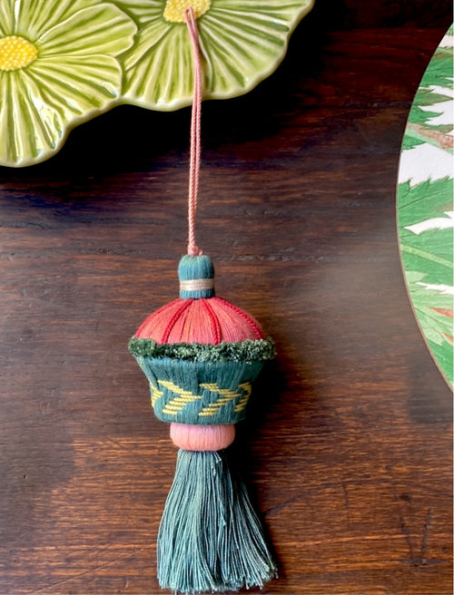 Re furniture tassel in strong pink turquoise trimmings