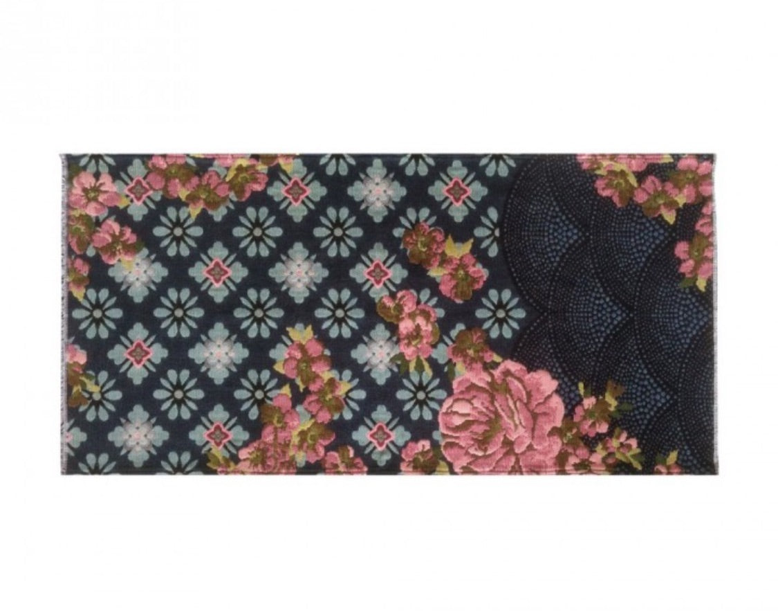 Amour fou carpet 