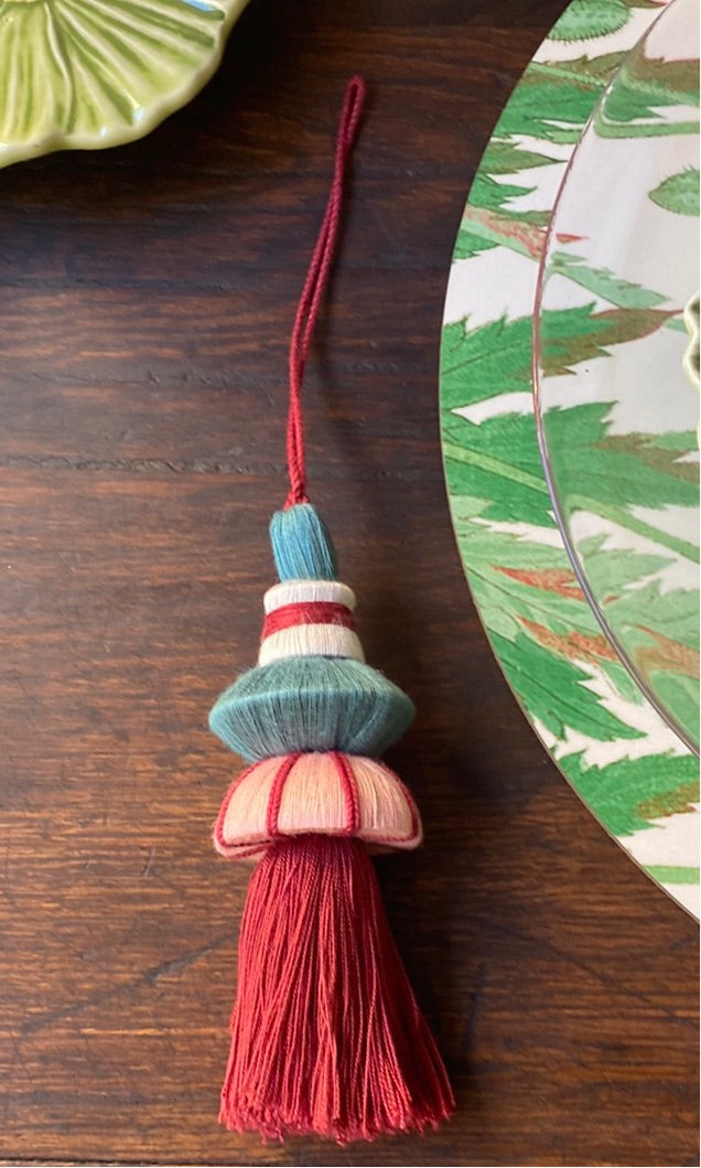 Tassel in trimmings Yes for turquoise and red furniture