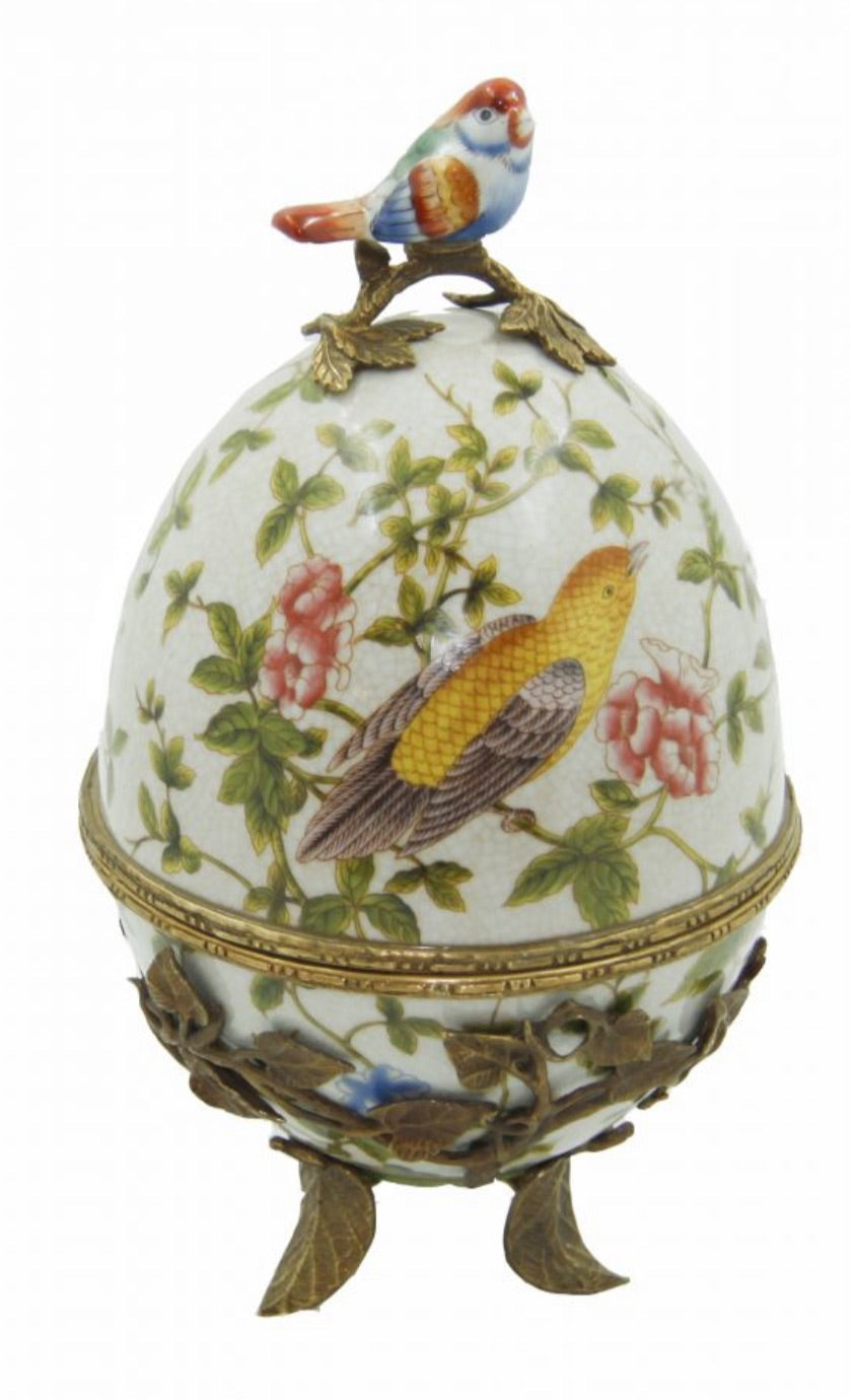 Uovo con uccellini con decorazioni in bronzo